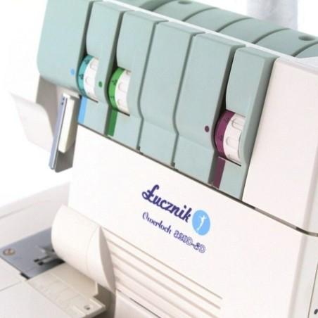 Macchina da Cucire Łucznik Overlock 820D-3