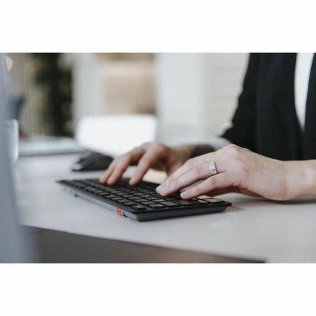 Tastiera Cherry KW 9200 MINI Qwerty in Spagnolo Nero